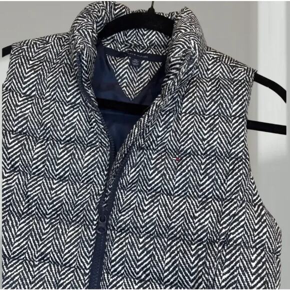 Tommy Hilfiger Quilted Vest – Women’s XS (Black & White Herringbone Pattern) - Picture 2 of 6